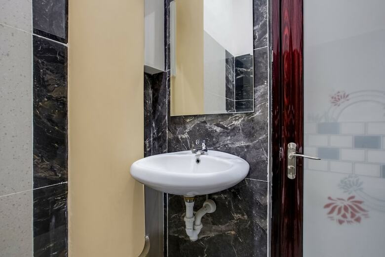 Hostal Oyo 2300 Ansori Homestay