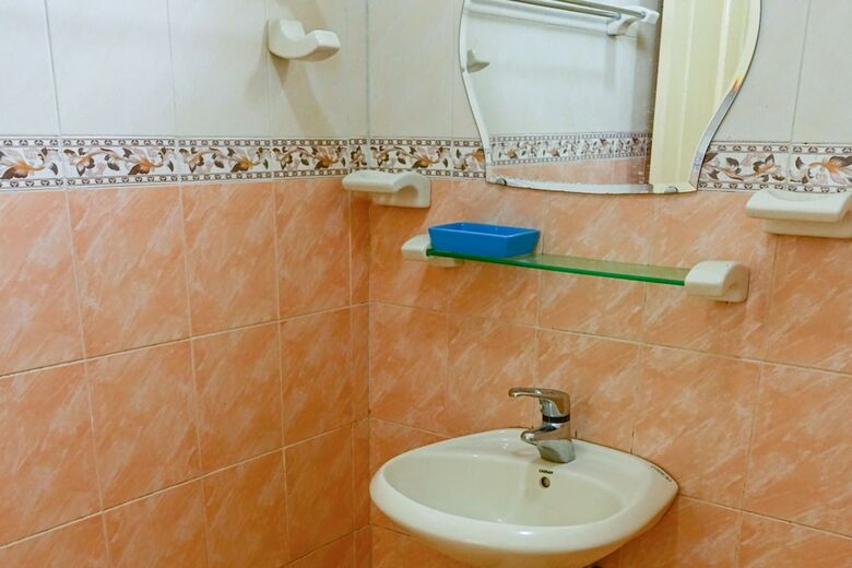 Oyo 827 Bach Duong Hotel