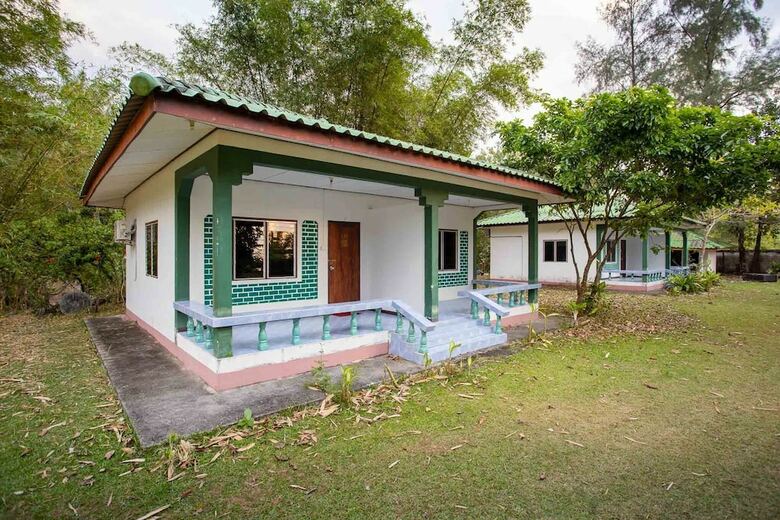 Hotel Bangben Beachfront Resort