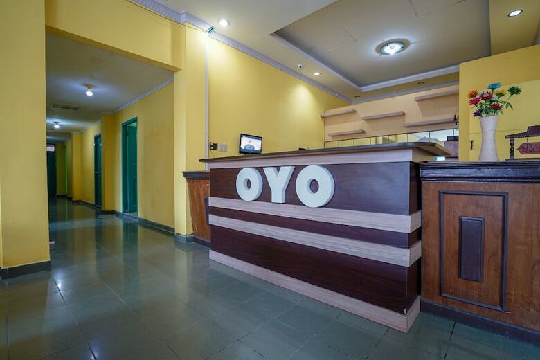 Hostal Oyo 1389 Hotel Carissima