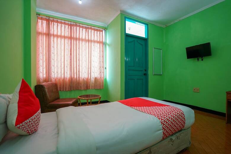 Hostal Oyo 1389 Hotel Carissima