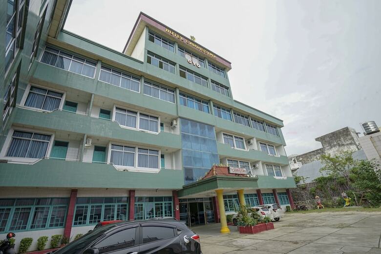 Hostal Oyo 1389 Hotel Carissima
