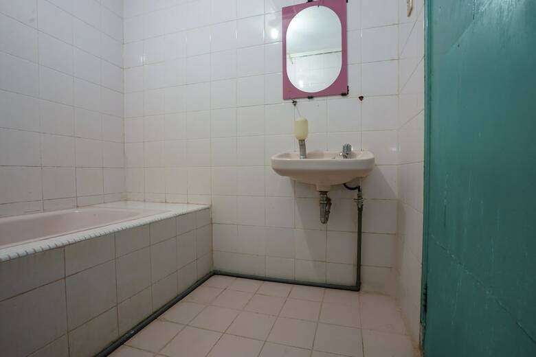 Hostal Oyo 1389 Hotel Carissima