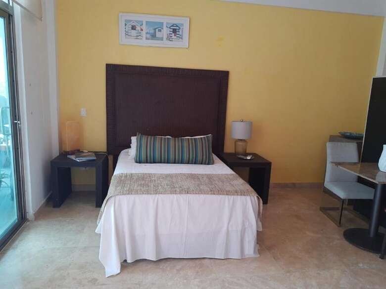 Hotel Suites Aeropuerto 24/7