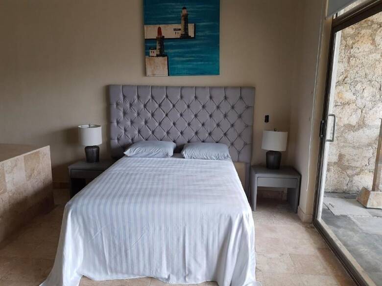Hotel Suites Aeropuerto 24/7