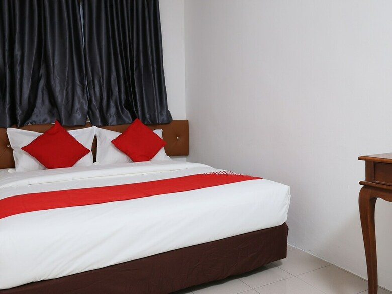Oyo 89672 Eg Hotel Jj
