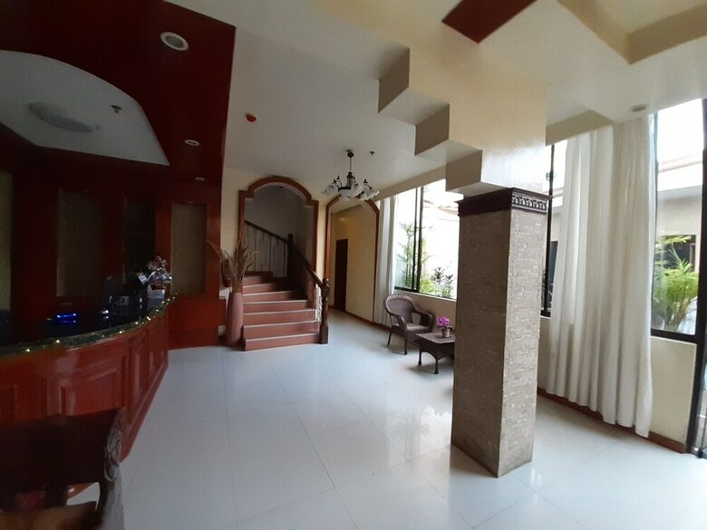 Hotel Aquari Travellers Inn