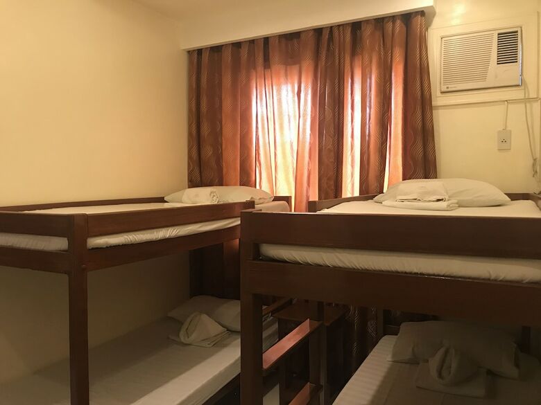 Hotel Aquari Travellers Inn