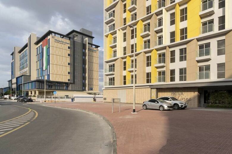 Homely 1br Apartment @ Priv� Living, Arjan