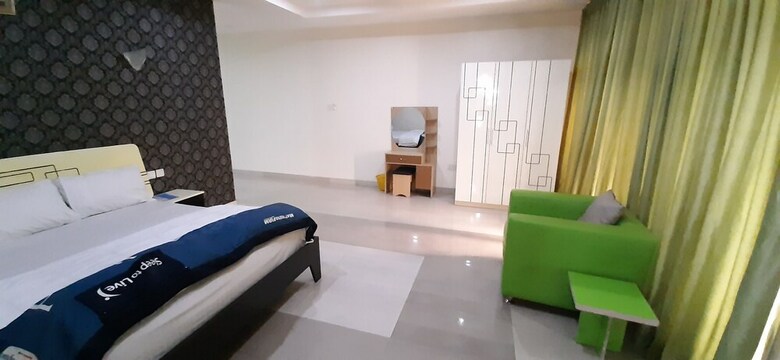 Greenwood Court Hotels & Suites