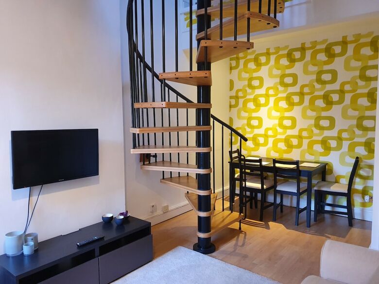 de Montfort Stylish Apartment Reading