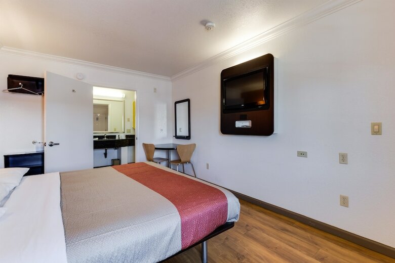 Motel 6 San Jose Convention Center