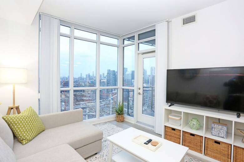 Fabulous Condo In Heart Of Downtown