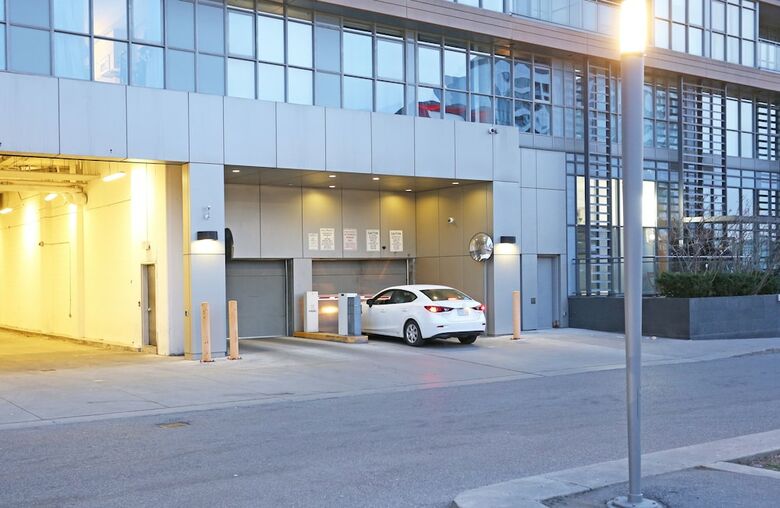 Fabulous Condo In Heart Of Downtown