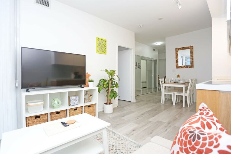 Fabulous Condo In Heart Of Downtown