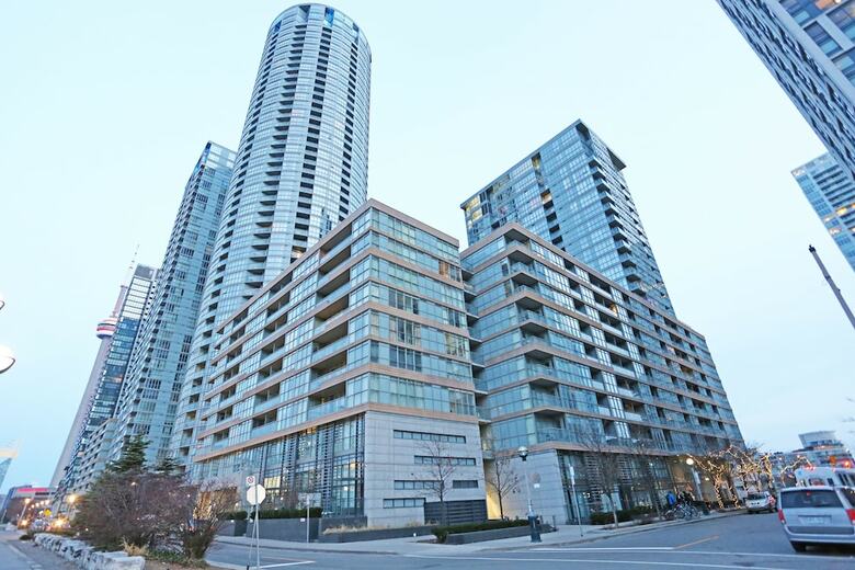Fabulous Condo In Heart Of Downtown