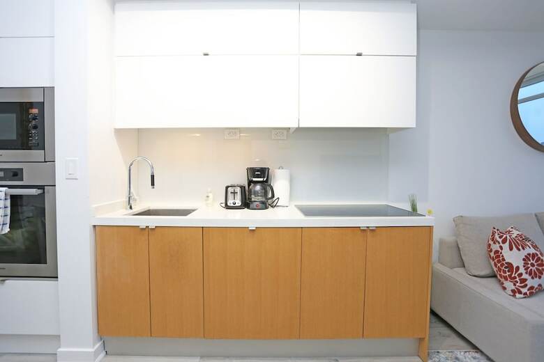 Fabulous Condo In Heart Of Downtown