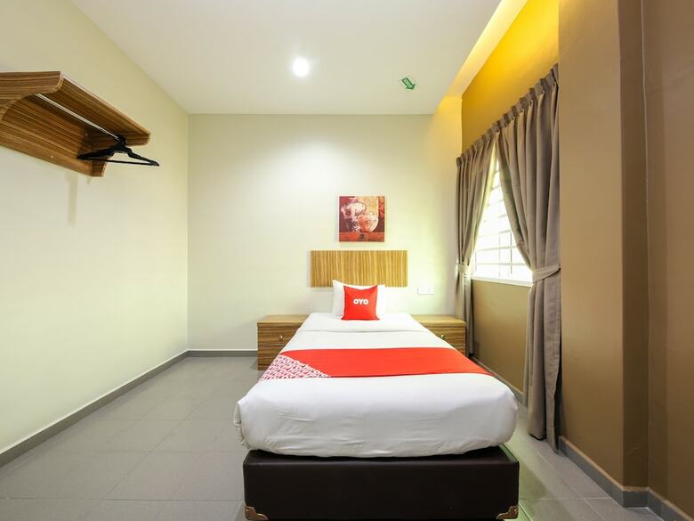 Oyo 89839 Riaz Hotel