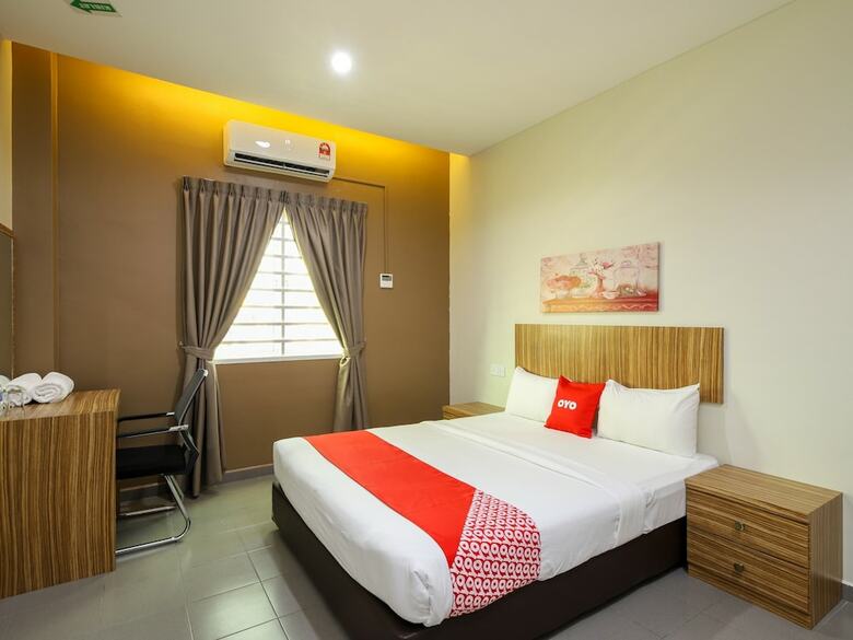 Oyo 89839 Riaz Hotel