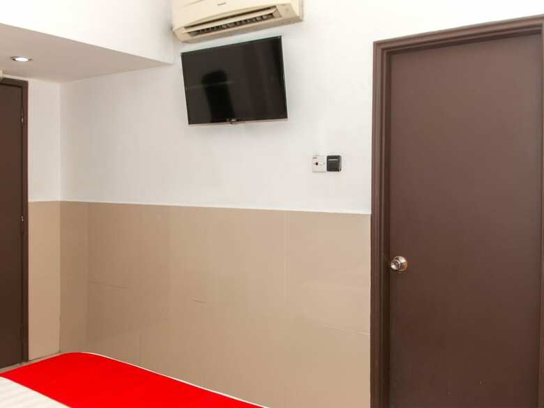 Oyo 89851 Leila Hotel