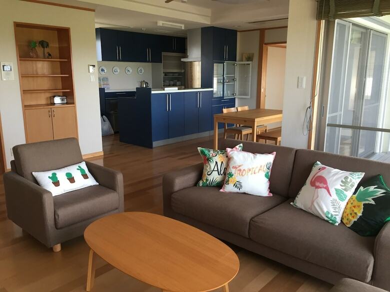 City 1500 Sf 2br Condom 4f Sea View
