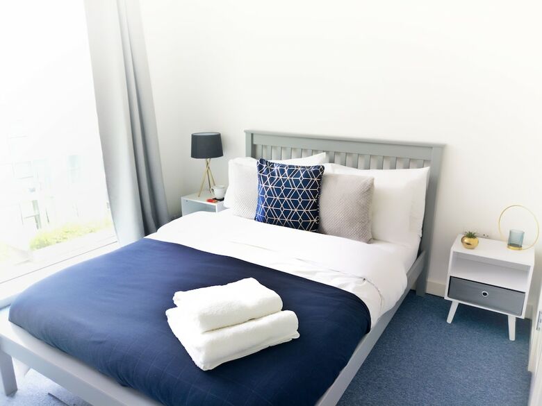 Central Apartment With Free Parking - By Doze