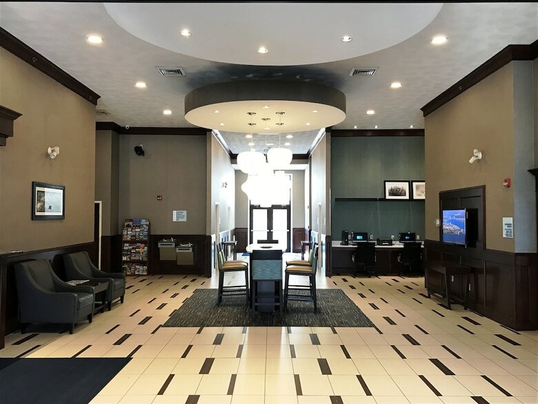 Hotel Holiday Inn Express And Suites