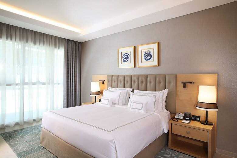 Grand Cosmopolitan Hotel