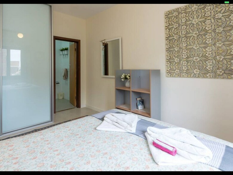 Apartamentos B6 Cafes And Restaurants Close To Uwa