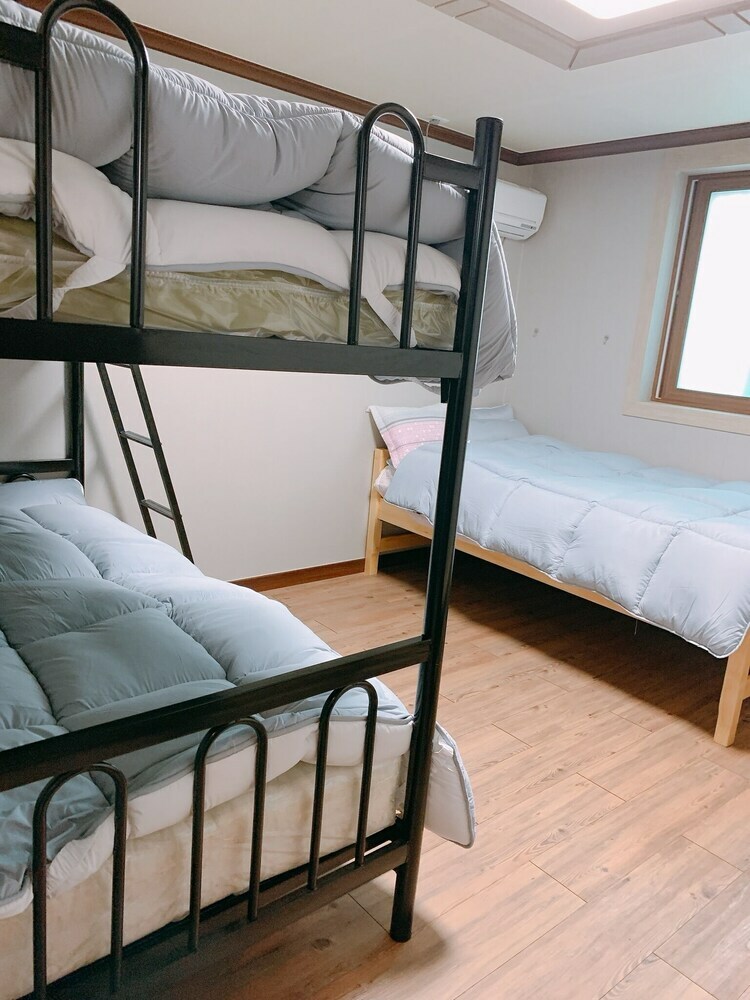 Hostal Ulsan Guesthouse By Sleeping Pong - Hostel