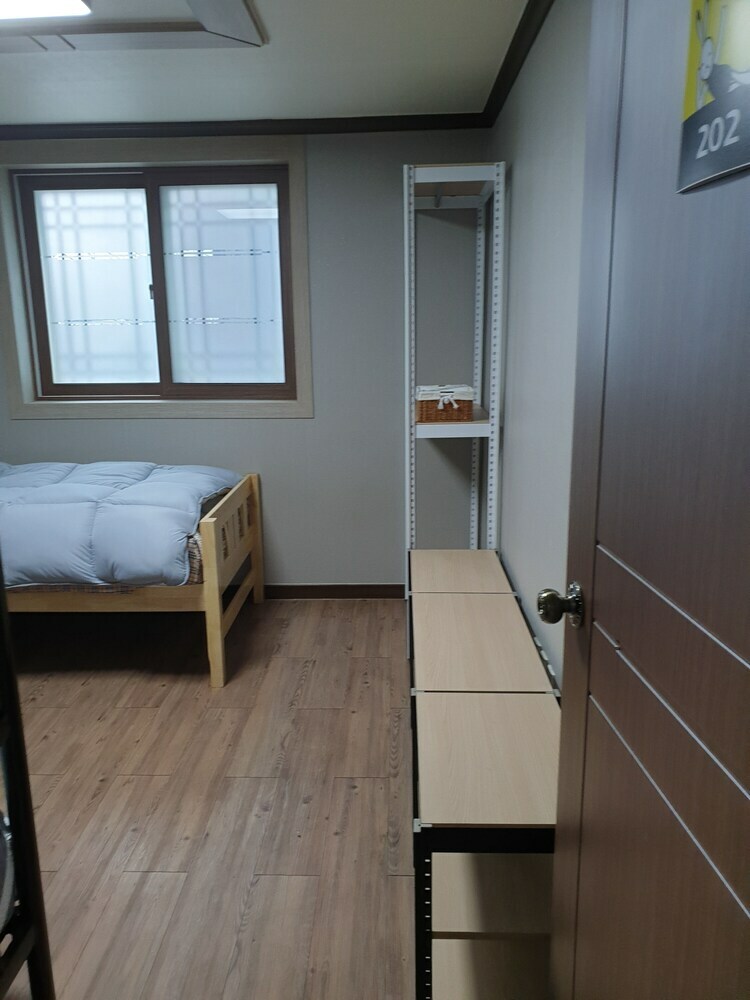 Hostal Ulsan Guesthouse By Sleeping Pong - Hostel