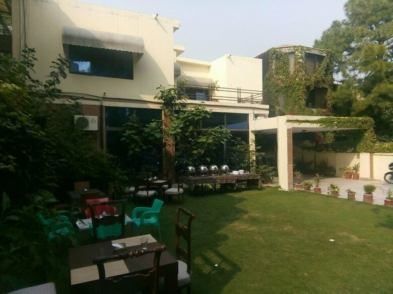 Hotel Capri Residency
