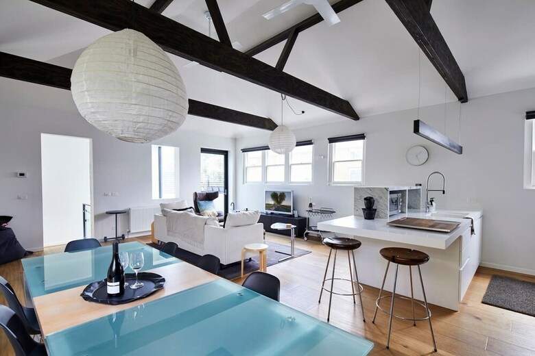 Stunning 2 Bedroom Home In Albert Park