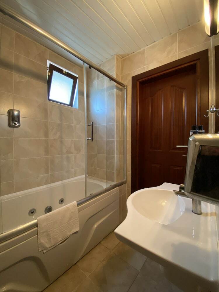 Cicerone Lodge Hotel