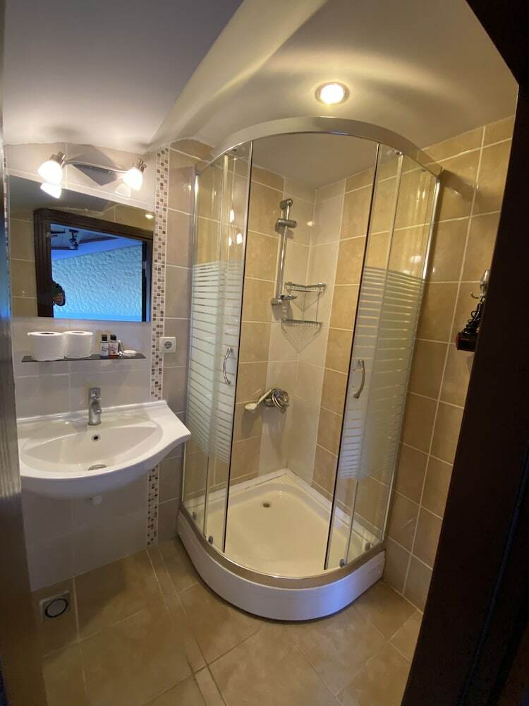 Cicerone Lodge Hotel