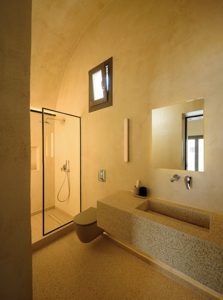 Alleys Boutique &  Spa Hotel