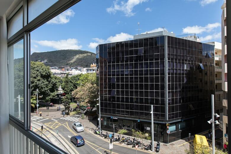 Downtown Square Apartament, Prime Location With Parking