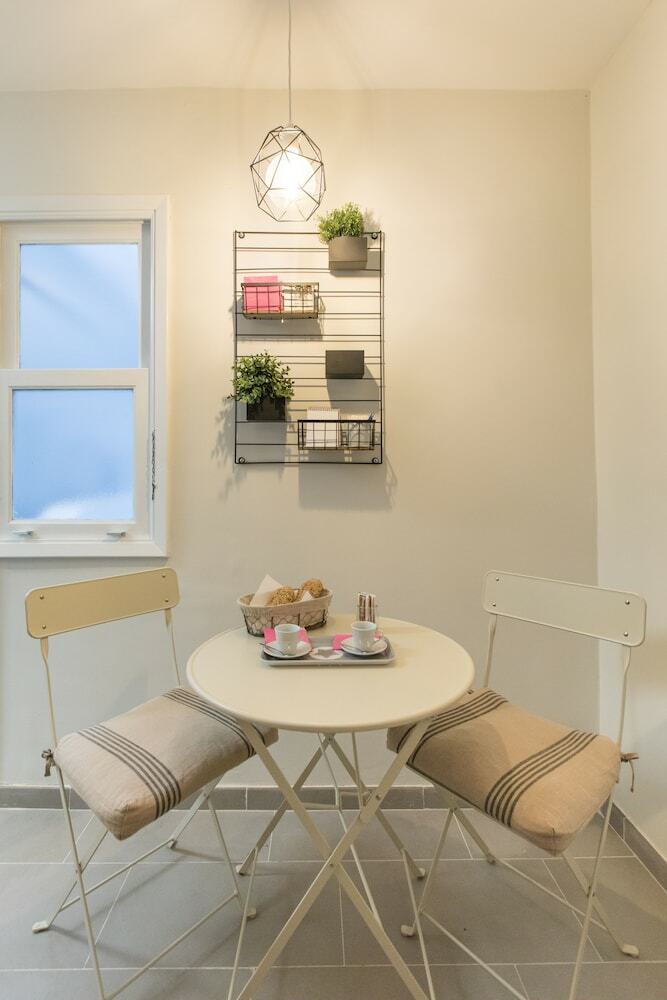 Downtown Square Apartament, Prime Location With Parking