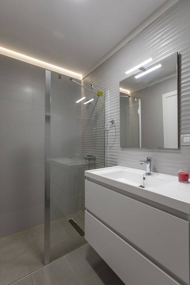 Downtown Square Apartament, Prime Location With Parking