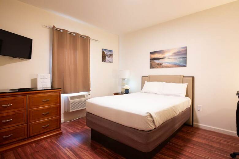 Hostal Anchor Pointe Inn