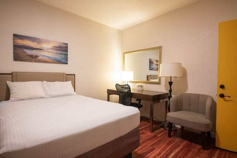 Hostal Anchor Pointe Inn