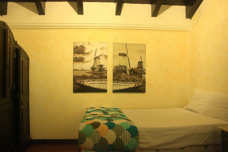 Bed & Breakfast Hotel Antigua Inn Central