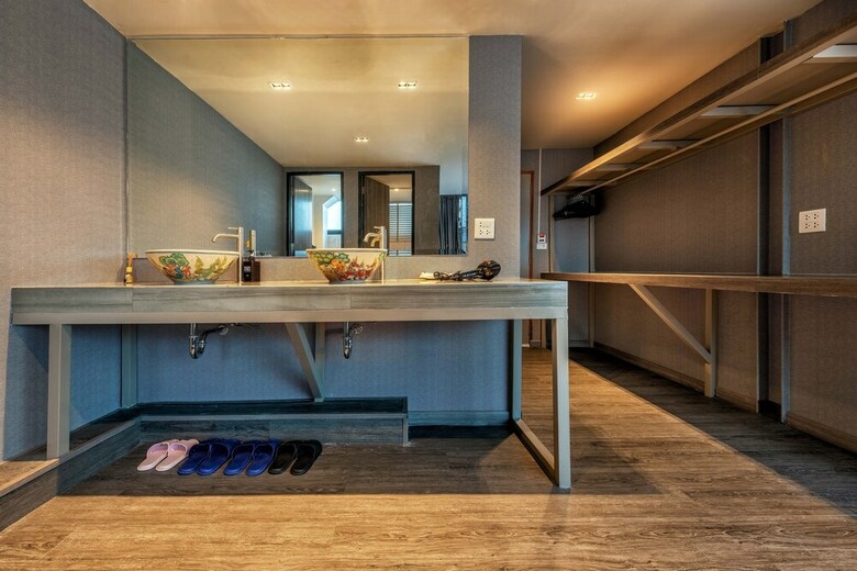 Hostal Happy Station Hostel