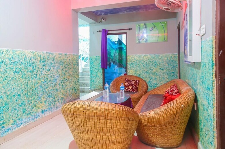 Spot On 721 Hotel Parijat