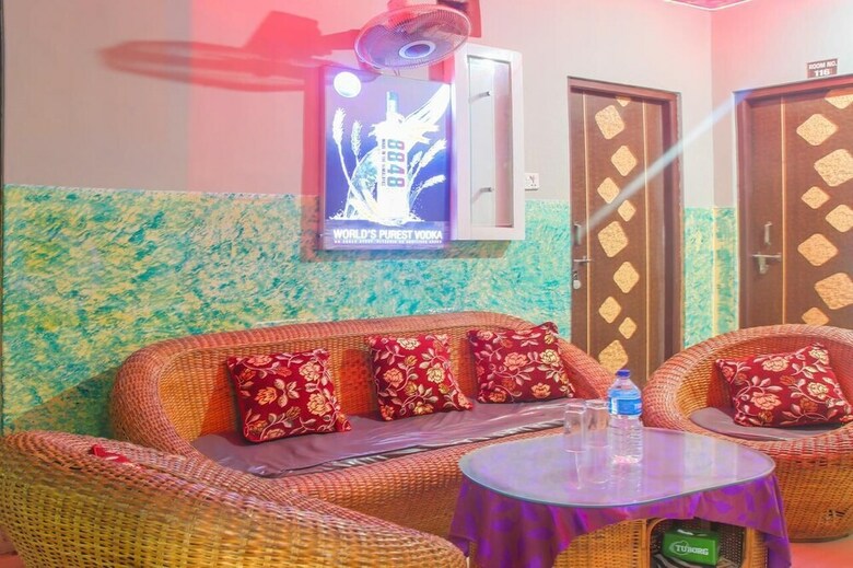 Spot On 721 Hotel Parijat