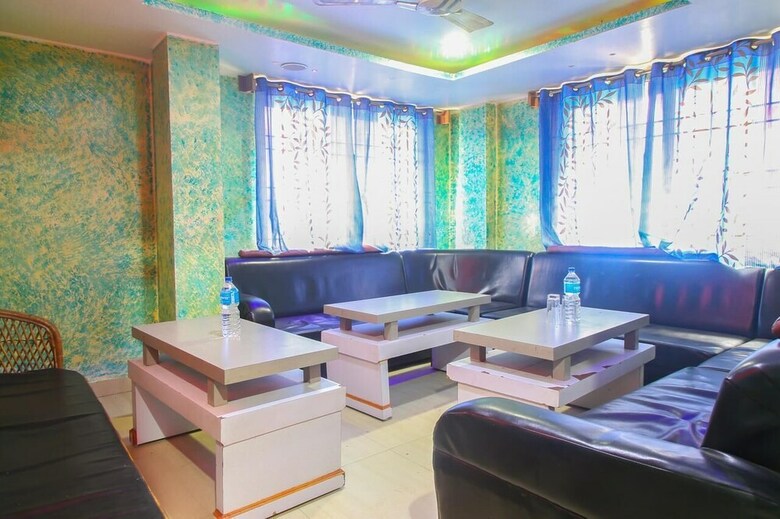 Spot On 721 Hotel Parijat