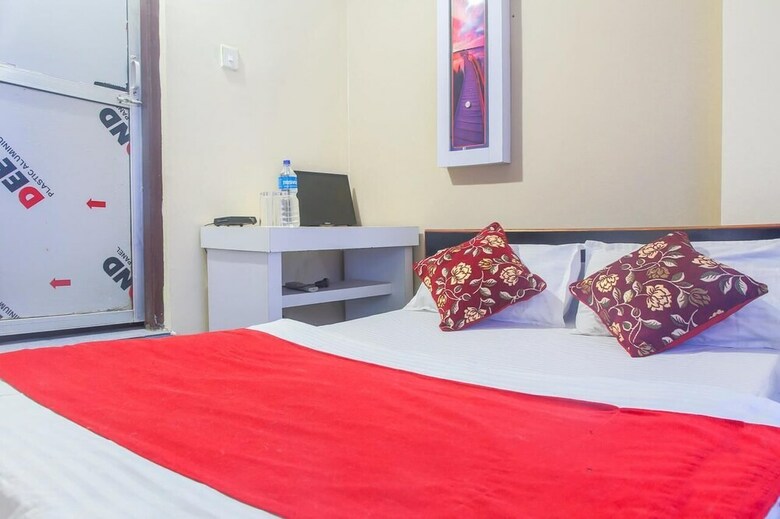 Spot On 721 Hotel Parijat