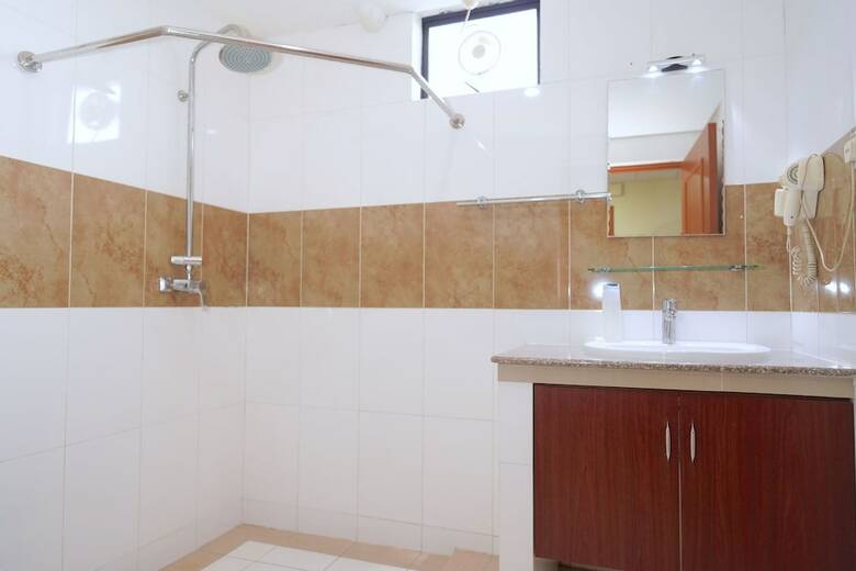 Hotel Oyo 89866 Houz Inn