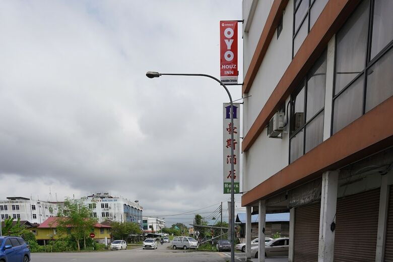 Hotel Oyo 89866 Houz Inn