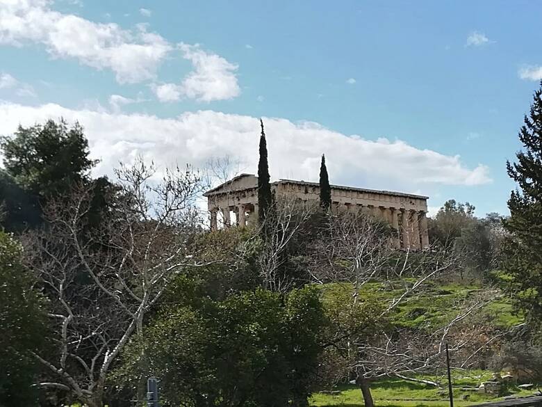Luxurious Minimal Apartment In Acropolis